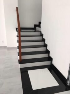 Kỹ thuật áp lát đá hoa cương cầu thang